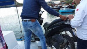 20140515_18_scooter_boat3_op
