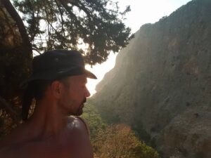 27_20160629_almostup_selfie