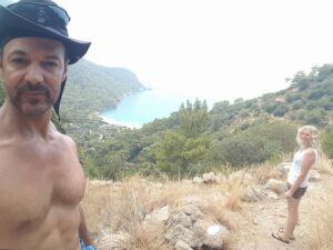 54_20160720_hikingwithEmma
