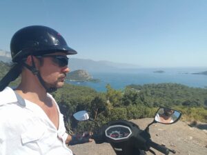 5_20160621_onmotorbike