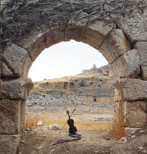 Tlos_gate_wViolin_web